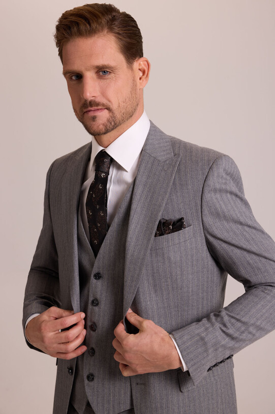 Erkek Açık Gri Slim Fit Sivri Yaka Yelekli Yün Takım Elbise