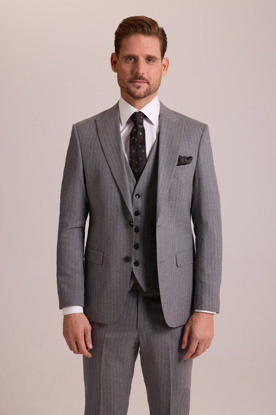 Erkek Açık Gri Slim Fit Sivri Yaka Yelekli Yün Takım Elbise