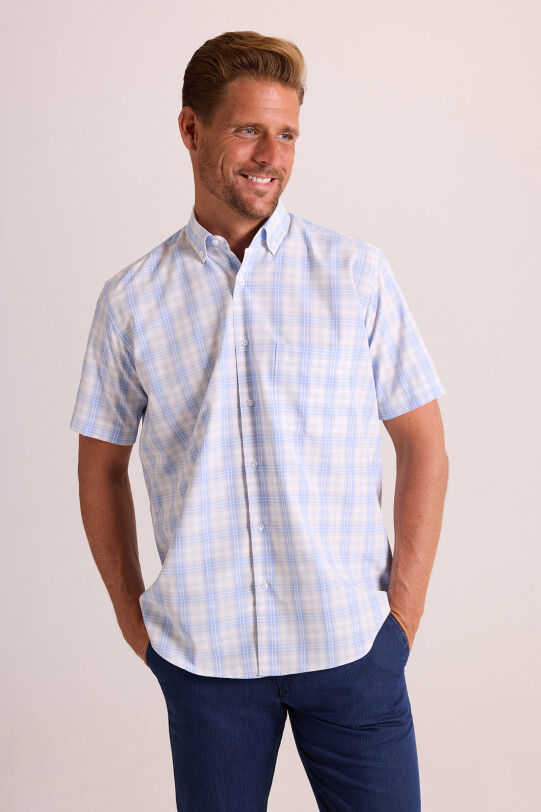 Erkek Bej Kısa Kollu Regular Fit Yaka Düğmeli Kareli Gömlek