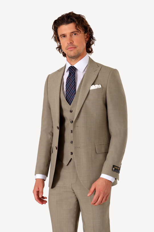 Erkek Bej Regular Fit Sivri Yaka Yelekli Takım Elbise