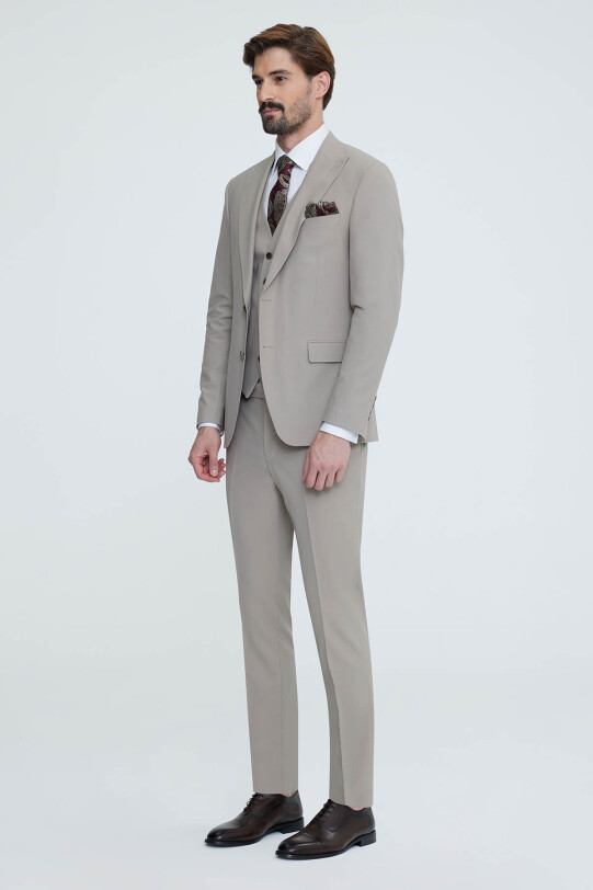 Erkek Bej Sivri Yaka Slim Fit Yelekli Takım Elbise