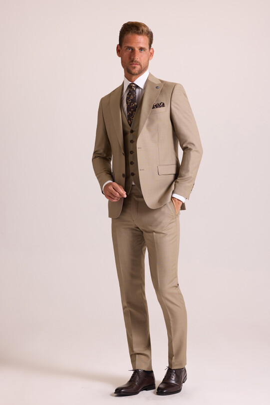 Erkek Bej Slim Fit Sivri Yaka Yelekli Takım Elbise