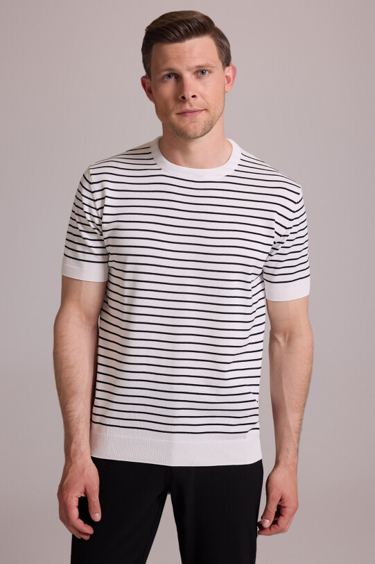 Erkek Beyaz Siyah Regular Fit Bisiklet Yaka Çizgili Tişört