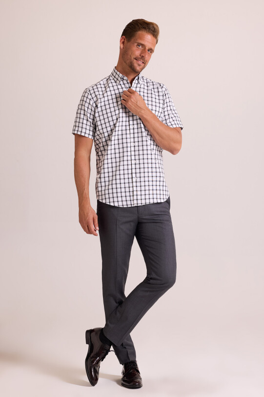 Erkek Gri Kısa Kol Regular Fit Yaka Düğmeli Kareli Gömlek
