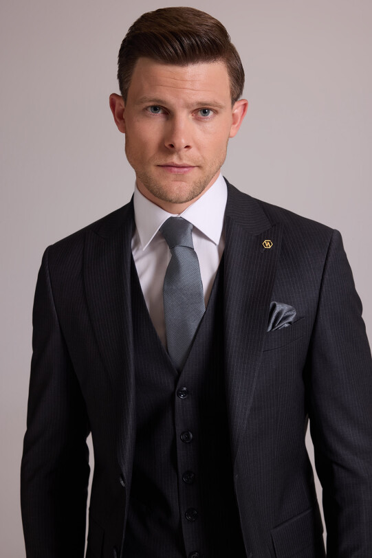 Erkek Gri Slim Fit Kırlangıç Yaka Yelekli Çizgili Yün Takım Elbise