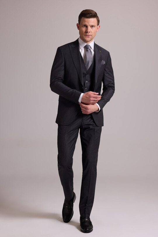 Erkek Gri Slim Fit Kırlangıç Yaka Yelekli Çizgili Yün Takım Elbise