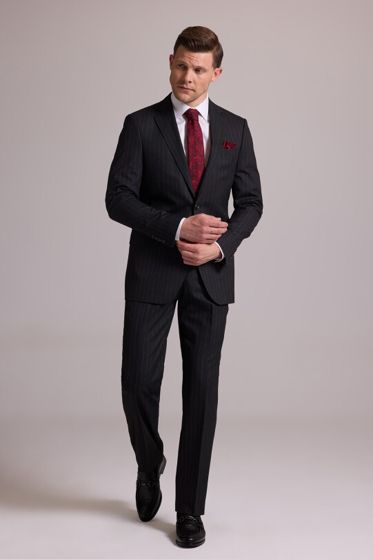Erkek Koyu Gri Regular Fit Çift Yırtmaç Çizgili Takım Elbise