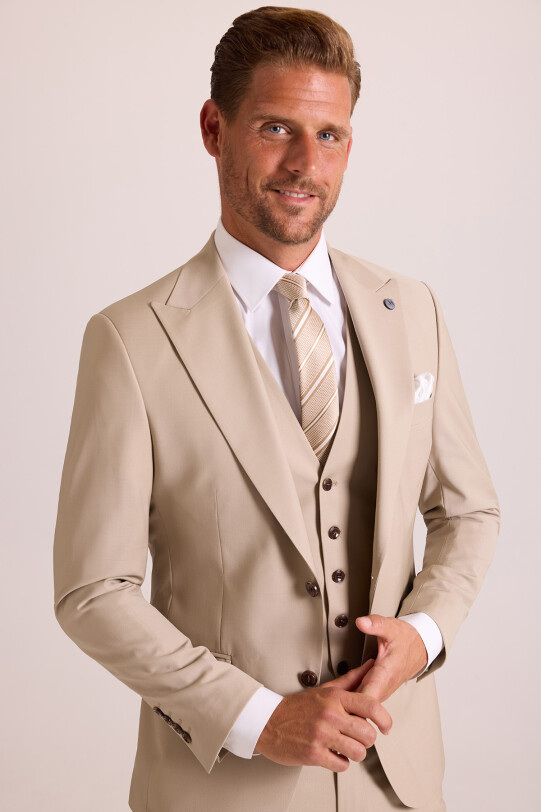 Erkek Krem Slim Fit Sivri Yaka Yelekli Takım Elbise