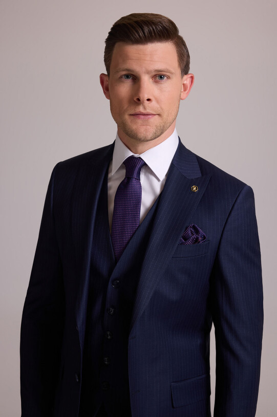 Erkek Lacivert Çizgili Slim Fit Yelekli Kırlangıç Yaka Takım Elbise