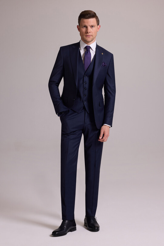 Erkek Lacivert Çizgili Slim Fit Yelekli Kırlangıç Yaka Takım Elbise