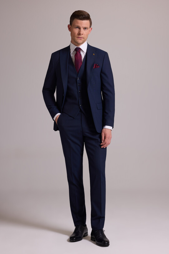 Erkek Lacivert Slim Fit Sivri Yaka Yelekli %100 Yün Takım Elbise