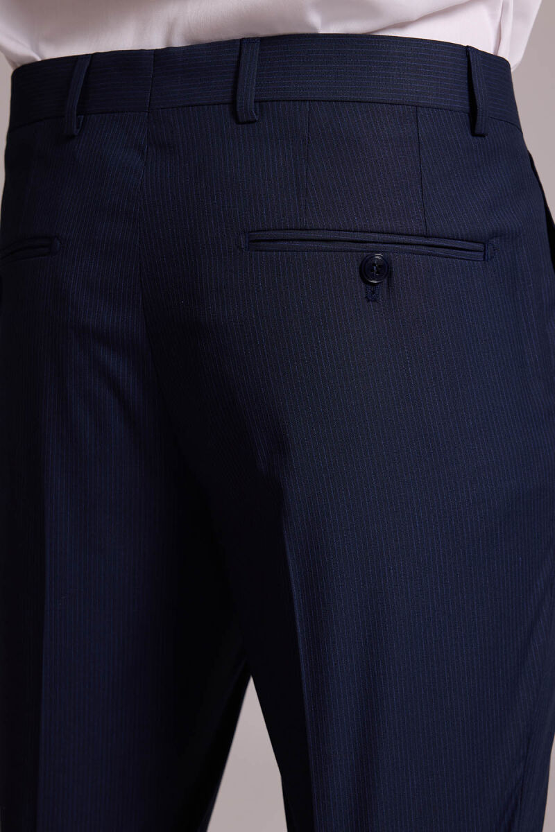 Erkek Lacivert Slim Fit Yün Karışımlı Sivri Yaka Çizgili Yelekli Takım Elbise - 8