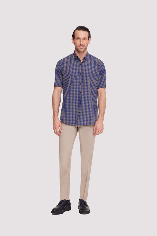 Erkek Regular Fit Yaka Düğmeli Kareli Gömlek