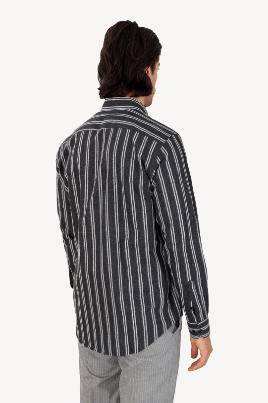 Erkek Siyah Gri Uzun Kol Regular Fit Çizgili Yaka Düğmeli Gömlek