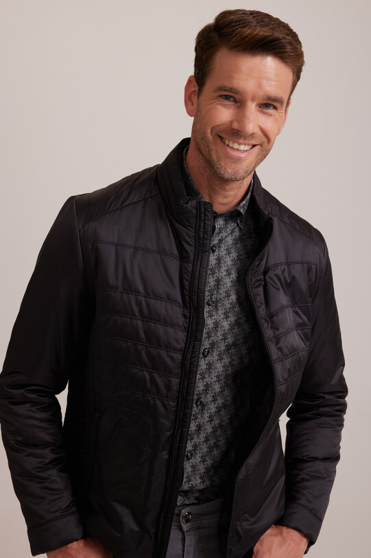 Erkek Siyah Regular Fit Kışlık Spor Gizli Kapüşon Mont