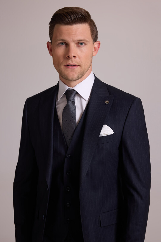 Erkek Siyah Slim Fit Sivri Yaka Yün Yelekli Çizgili Takım Elbise